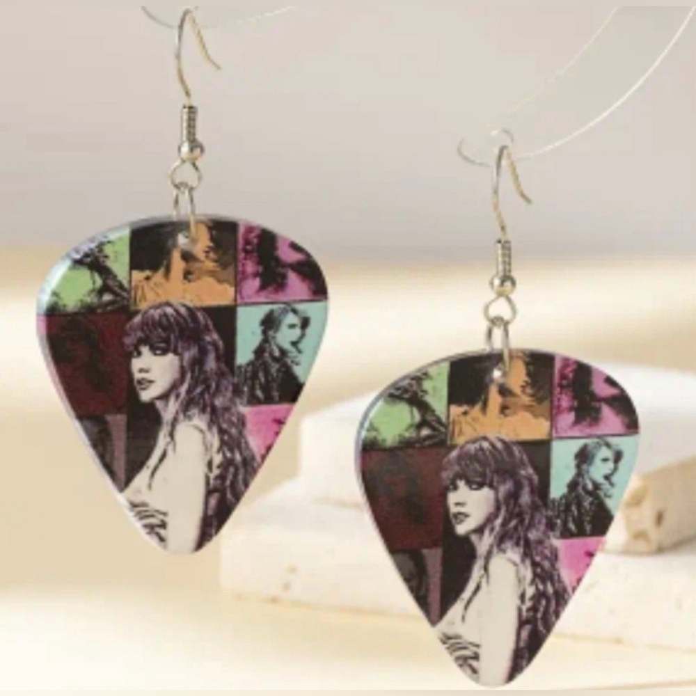 New! Taylor Swift Gift Bundle of 5 Items Nails Earrings and Cosmetic Bag - Picture 5 of 13